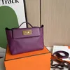 Luksusowy projektant torby na torbę Najwyższą jakość kobiety Crossbody Purple Czarne cielę ze skórzanym paskiem na ramię moda mała torebka torebka z pudełkiem