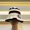 Luxury Woman Bucket Hat Female Barrel Cap Stripe Stripe Kap Autumn Winter Hat Warm Sticke Hat 4 Färger Huvudbonad Cappuccio A Maglia