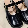 Scarpe eleganti Cintura con fibbia Cintura da donna in pelle verniciata Ciabatte nere per donna Punta rotonda Chaussure Femme Cinturino anteriore poco profondo Zapatillas De Mujer