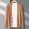 Maglioni da uomo Highend Primavera Autunno Striscia scura Tipo slim Cardigan lavorato a maglia per il tempo libero Moda Versione coreana Maglione tinta unita 230905