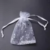 Present Wrap 400 PCS Organza Wedding Påsar Raksträngsmycken Pouch Silver White Snowflakes Sheer Party Favor