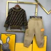 子供服デザイナーベビートラックスーツ秋の男の子のサイズ100-150 cm 2pcsフルボディレターJACQUARDセーターとカジュアルパンツSEP01