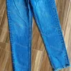 Jeans casual affusolati da donna con tasca in collage di pelle, jeans blu lavati a vita alta