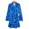 Damen-Nachtwäsche, blaue abstrakte Geometrie, Pyjama-Robe, helle Formen, Druck, langärmelig, warme Pyjamas, Roben, Dame, V-Ausschnitt, Raum-Frühlingskleid