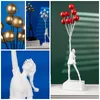 Objets décoratifs Figurines Seni Balon Anak Perempuan Patung Banksy Terbang Résine Kerajinan Dekorasi Rumah Hadiah Natal Ruang Tamu 230905