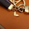 2023 PU Leather Keychain Cheker Designer key Chain Buckle Lovers Handmade Car Thandmade Ceychains Men Women حقيبة إكسسوارات قلادة