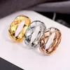 Bagues de luxe pour hommes Bague Designer Band Femmes Titane Acier Gravé Lettre Motif Amoureux Bijoux Convient à de nombreuses applications M9Bs #