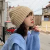 Bérets d'hiver tricotés, bonnets de café, chapeau Skullies pour femmes et hommes, Ins Kpop, fil épais, ample, Kawaii, Protection des oreilles, filles chaudes