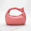 Sac à main BVS Designer 2023 Tissé Femmes Tricoté Noué Handstitched Miroir Qualité y Nouveau Rouge Même Handheld Venbotegas Halfmoon Shape Dumpling