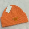 Nuovo designer classico autunno inverno mens cappello beanie stile caldo uomo e donna moda universale berretto lavorato a maglia autunno lana all'aperto caldo teschio berretti 18 colori