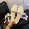 Designer Women's Beach Slippers Classic Classic Flat Summer Fashion Small Fragrance Wind Rhomboid Lattice broderie Soft Drag Leather Hotel's Hotel Sandals sexy 35-42