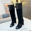 무릎 높이 부츠 디자이너 부츠 여자 벨벳 가죽 부츠 퀼트 특허 검은 흰색 양고기 신발 청키 한 힐 클래식 겨울 신발