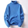 Męskie swetry mówienie sweter męskie jesienne i zimowe swobodne wszechstronne ubranie ciepłe dolne koszulę solidne kolorowe skręcanie 230905