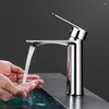 Rubinetti per lavandino del bagno Rubinetto durevole per lavabo Moderno Argento Maniglia singola Vanity Cascata Acqua fredda e montata su ponte