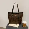 Kvinnors 2023 Autumn New Versatile Handbag Fashion Classic Shopping Tote Shoulder Bag Billiga uttag 50% rabatt
