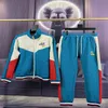 2 Tracksuits Masculinos Designer Mens Tracksuit Luxo Homens Sweatsuits Manga Longa Clássico Moda Bolso Running Casual Homem Roupas Roupas Calças Jaqueta Duas Peças # 91