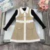 女の子のドレスファッショントラックスーツベイビー秋セットサイズ100-150 cmピュアホワイトニットセーターとラペルノースリーブドレスsep01