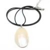 Collares colgantes 25x40 mm Forma ovalada natural Mabe Beads Madre de perla 50 cm Hombres Collar de cuerda de cuero para mujeres Encantos Joyería de chakra