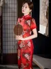 Etniska kläder Elegant sommarlånga Slim Silk Red Cheongsam Catwalk Fashion Bankett Qipao Kinesisk stil Evening Wedding Dress for Women