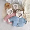 Donsjas Zoete winterjas Meisjeskleding Cartoon beer geborduurd Voeg fluweel toe Warme capuchon Hoge kwaliteit kinderkleding