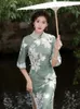 エスニック服fzslcyiyi夏のフレアスリーブマンダリンカラーミッドレングスチョンサム伝統的な印刷されたサテン中国の服女性qipao