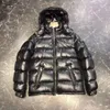 Mens Down Parkas Veste épaisse Designer Homme Manteaux d'extérieur à manches longues à capuche Hip Hop Classic Arm Pocket Manteau chaud de haute qualité261s