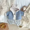 Donsjas Zoete winterjas Meisjeskleding Cartoon beer geborduurd Voeg fluweel toe Warme capuchon Hoge kwaliteit kinderkleding