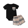 2 stks babyjongens casual pocket gepatchte korte mouw onesie plaid shorts set kleren