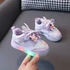 Stivali Sepatu Led Anak anak Sneakers Bersinar untuk Balita Bayi Perempuan dengan Bercahaya Sol Terang 230905