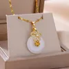 Collares colgantes Símbolo de la suerte Zircon Piedra natural Esmeralda para mujeres Cadena de color dorado Gargantilla Regalo de joyería de acero inoxidable