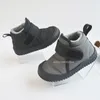 Botas Invierno Niños Nieves botas infantiles zapatos de niña para algodón de algodón de lujo tibio de zapatillas de zapatillas de moda