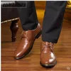 Zapatos de vestir Hombre clásico Punta puntiaguda Hombre Patente Cuero Negro Boda Oxford Formal Negocio Casual Tamaño grande Moda 230905