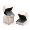 Smyckespåsar 2023 Beige Box Pu Leather Ring Earing Holder Packaging Case Gift Marriage Lagringsorganisatör Kista