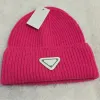 Nuovo designer classico autunno inverno mens cappello beanie stile caldo uomo e donna moda universale berretto lavorato a maglia autunno lana all'aperto caldo teschio berretti 18 colori