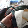 가을과 겨울 라펠 벨벳 두꺼운 격자 무늬 모래 모조 램스 룸 230905를 가진 남자 조끼 면화 재킷