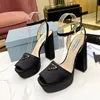 Zilveren merk sandalen vrouwen platform hakken 13CM hoge hak designer schoenen casual spiegel lederen enkelbandje gesp vismond jurk schoen driehoek gesp decoratie