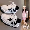 Bottes Zapatillas De Deporte sepatu lari anak perempuan baskets modis kasual warna putih pour la musique semi gugur 2023 230905