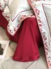 Sängkläder set White Red Patchwork Luxury Set 1000tc egyptiska bomullsblommor broderad täcke täcke lakan kudde för hem 230906