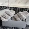 Designer päls glider gummi ull sandal kvinnor neddy fuzzy tofflor fårskinn fluffiga mjuka mode snöskor med låda nr470