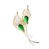 Broches de luxe feuille de vigne Imitation émeraude Zircon femmes élégante plante vêtements Broche mode femme accessoires Broche broches