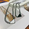 Halsband för män lyxiga smycken triangel klassiska kedjor punk emalj titanmaterial icke-allergiskt juveler för kvinnor gåva för alla hjärtans dag
