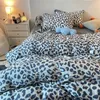 Sängkläder sätter mjuka leopardmönster sätter mode sängkläder platt platta kudde täcke täcke set drottning full tvillingstorlek quilt 230906