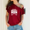 Dames T-shirts Ik ben de hockeymoeder Cartoon Print Los onregelmatig T-shirt Dames Sexy Skew Neck Cross Bandage Tops voor vrouwelijke moederminnaar