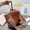 Fashion Classic Laddy Rabbit Classic Handbag Hammock 2023 Bag Embroidered Shoulder Strap Unisex Large Capacity Commuter Tote Designer 54S5 8V2R