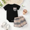 2 stks babyjongens casual pocket gepatchte korte mouw onesie plaid shorts set kleren