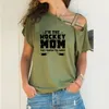 Camisetas para mujer Soy la mamá de hockey Camiseta con estampado de dibujos animados suelta irregular Mujeres Sexy Skew Neck Cross Bandage Tops para mujer Amante de la madre