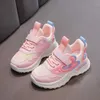 Athletic Outdoor Girls Sports Shoes Kids Running Shoes Pink Breattable Air Mesh Heart Sweet Sneakers Söt krok Loop Childrens Casual Shoes 230906