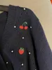 Kvinnors stickor Wool Cashmere Studded Beads Strawberry Cherry Embroidery V-Neck stickad Cardiganwomen's Short Autumn 2023