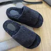 Huisschoenen Herfst Winter Nieuwe Ronde Kop Lam Fleece Vrouwen Slippers Luxe Designer Klassieke Platte Bodem Dikke Hak Katoenen Schoenen Open Huis antislip Huishoudelijke Sandalen