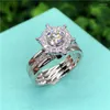 Klusterringar 18K AU750 Vittguldkvinnor Bröllopsfestförlovningsring 1 2 3 4 5 Rund Moissanite Diamond Crown blir elegant